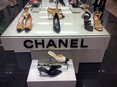 bloomingdale's chanel boutique|stores that carry Chanel.